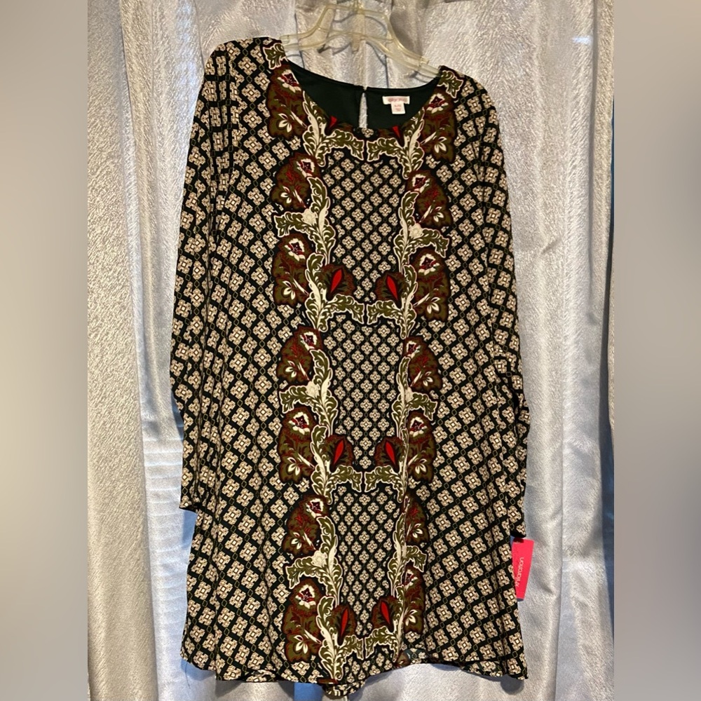 Long sleeve green and burgundy winter dress